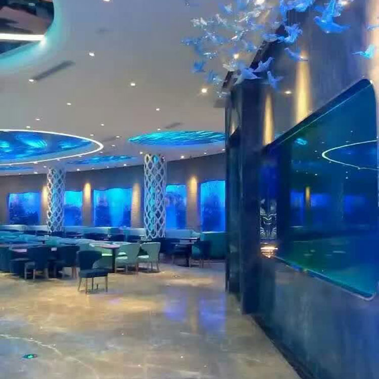 Restaurante em acrílico com tema oceano