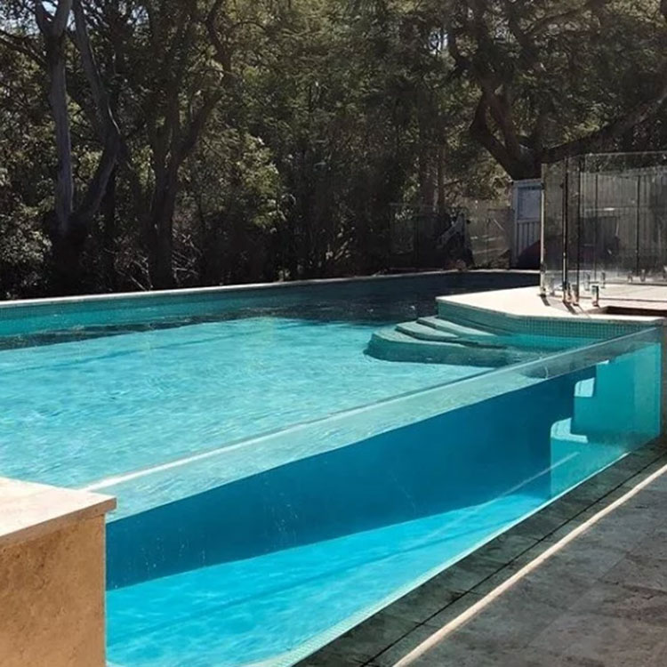 Piscina de acrílico sem bordas para família